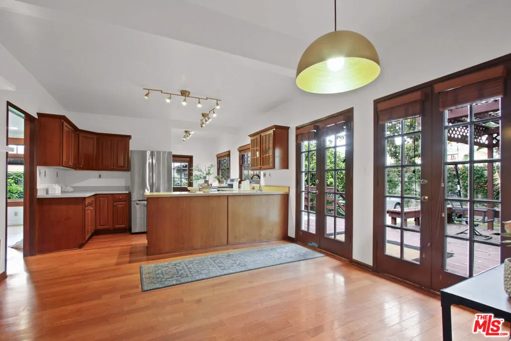 1616 W 25th Street, Los Angeles, California 90007 home-pic-9